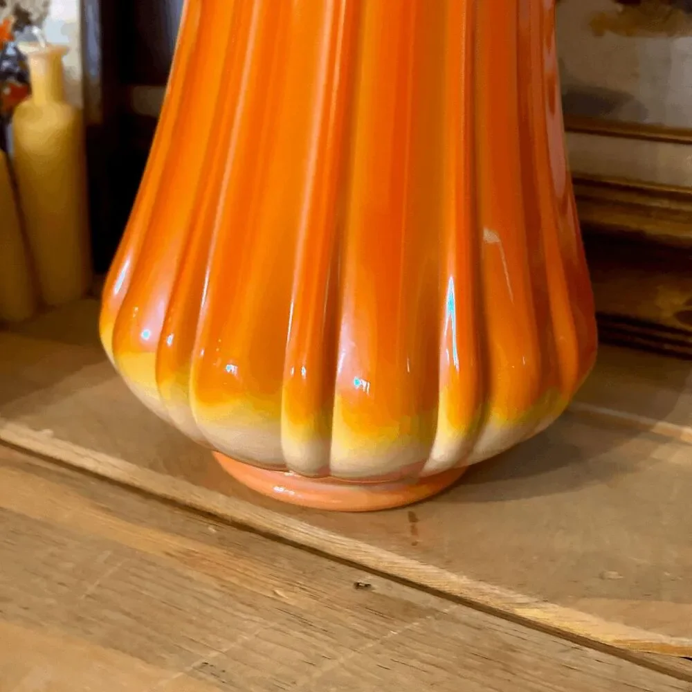 LE Smith Bittersweet Simplicity MCM Ribbed Swung Vase
